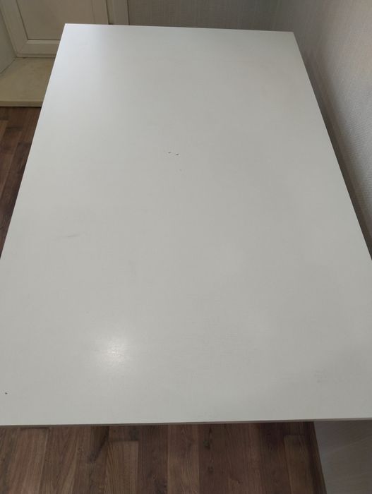 Продам стол кухонный и 6 стульев.