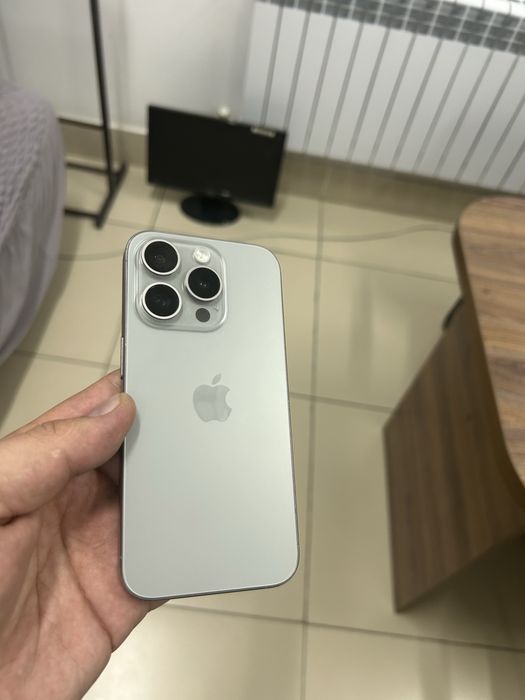 Айфон 15 про продаеться