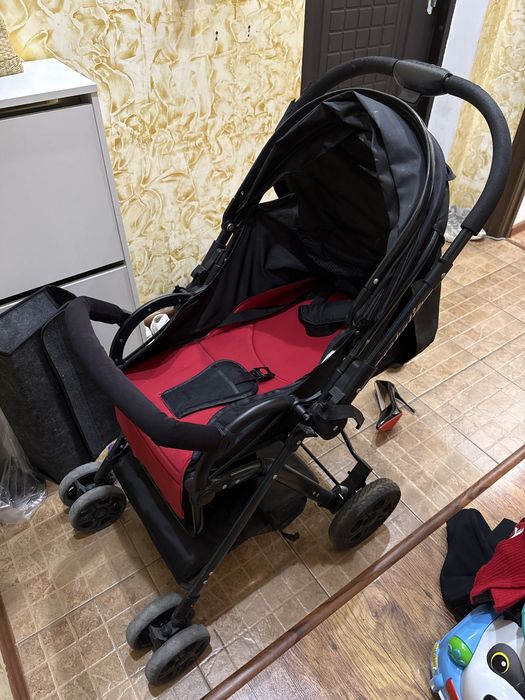 Очень удобная и легкая коляска