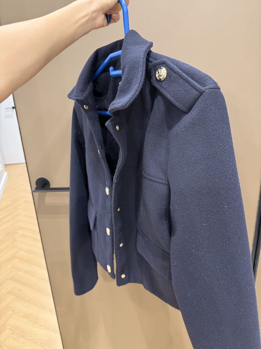 Продам укороченное легкое пальто Zara