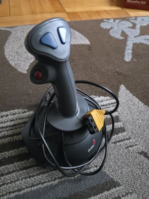 Графичен таблет и джойстик