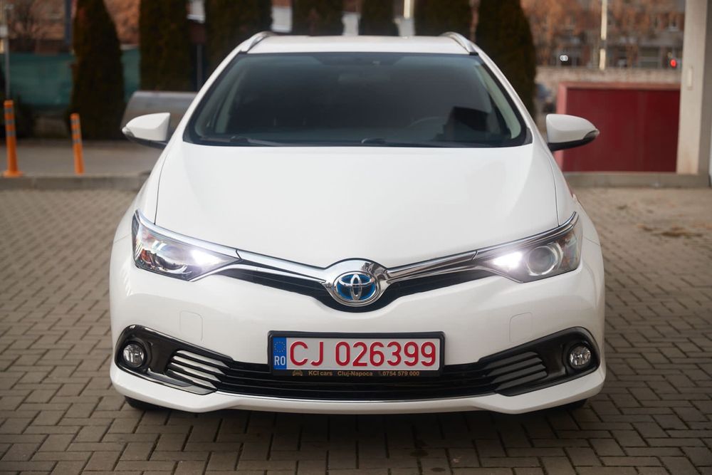 - Totota Auris 1.8 Hibrid, 136 CP/Navi/Led/Camera-