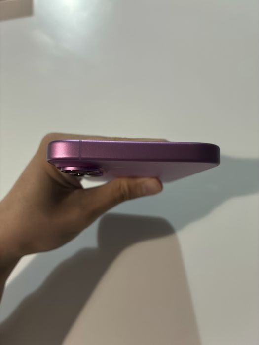 Iphone 16 / 128GB/ - в гаранция