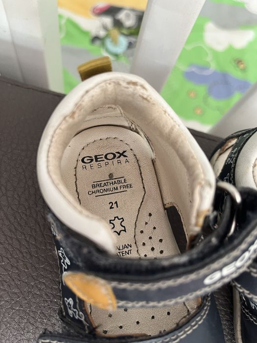 Продам 20-21 размер кроссовки