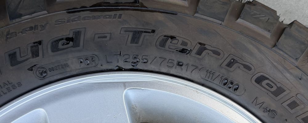 Vand 4 roti  255/75 R17 BFG  KM2 MT Jeep Wrangler Jk 5x127 R17
