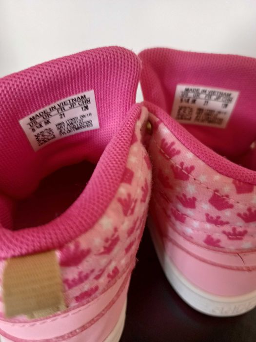 Маратонки Nike Air и Adidas 21 номер