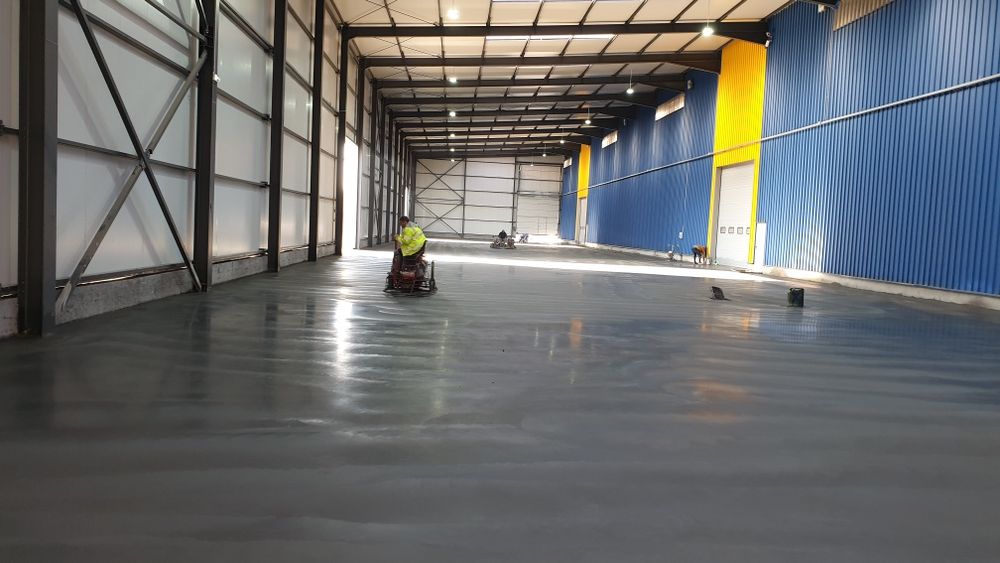 Turnare Beton finisat cu cuarț si Elicopter, sapa hală industrial