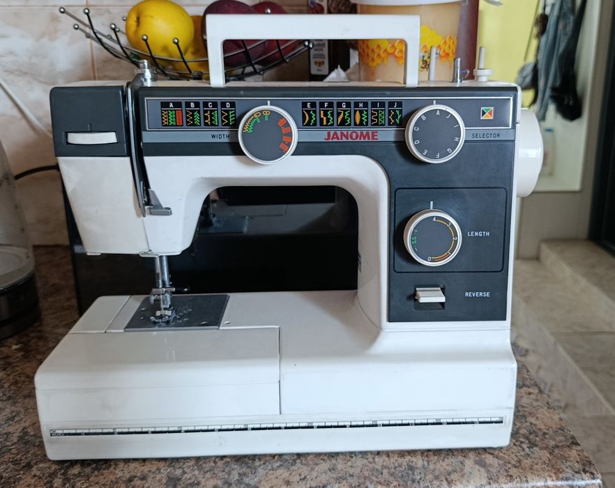 Швейная машинка Janome
