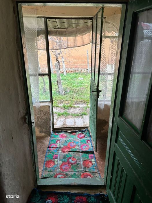 Casa batraneasca de vanzare