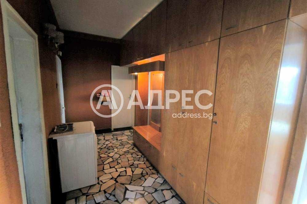 Тристаен апартамент в центъра на гр. Разград!