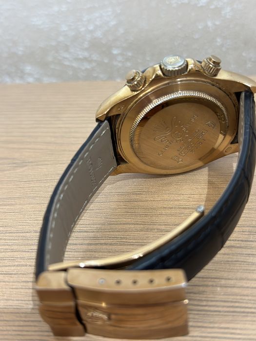 Дамски часовник с кожена каишка