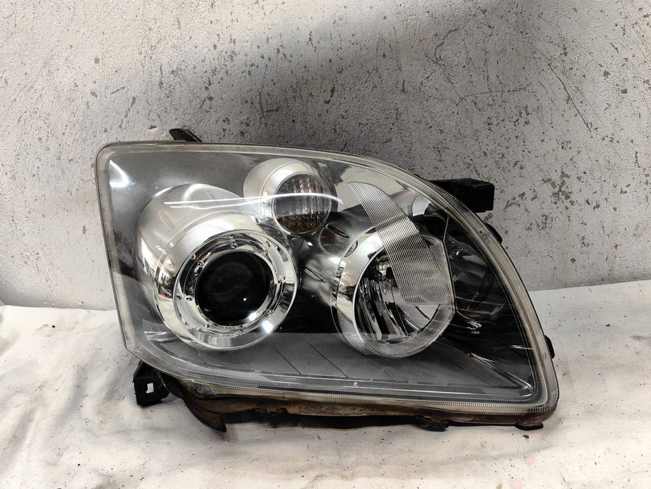 Оригинален фар Тойота Авенсис  Toyota Avensis H7 Feis