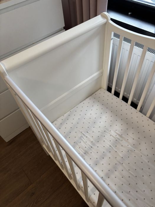 Vand patuț pentru bebelusi.