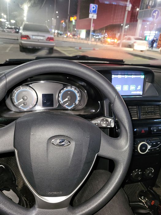 Продам приору  2 люкс без вложений