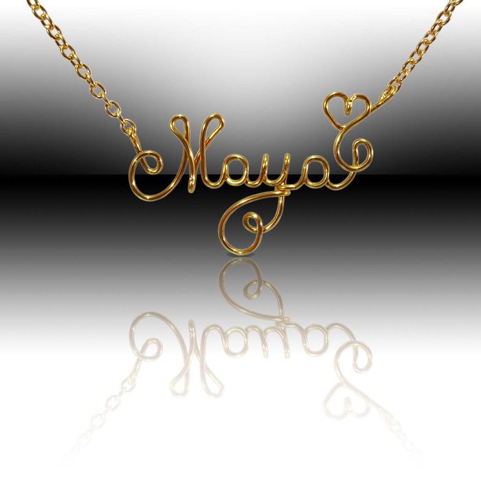 Колиета, гривни и ключодържатели с ръчно изработени имена