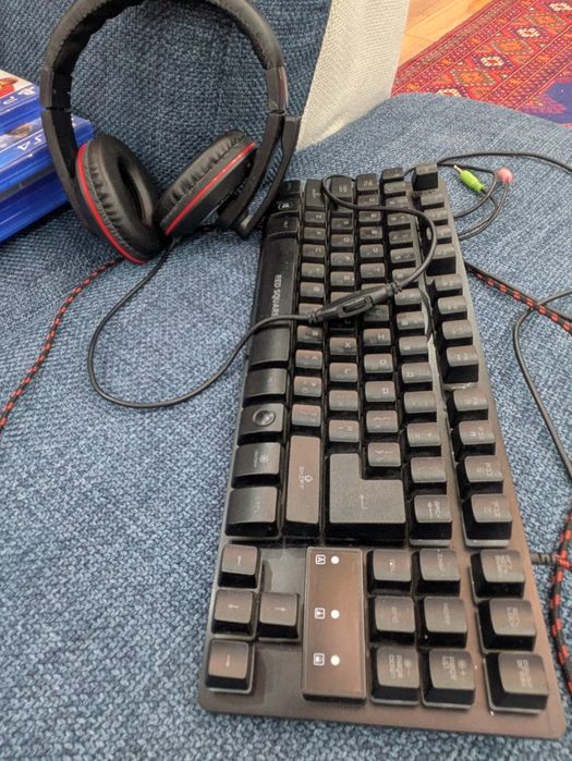Клавиатура и Наушники