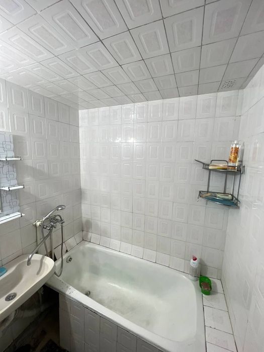 Kvartira sotiladi Shayxontoxur tumani bel tepa daxasi  2/3/9/  68m²