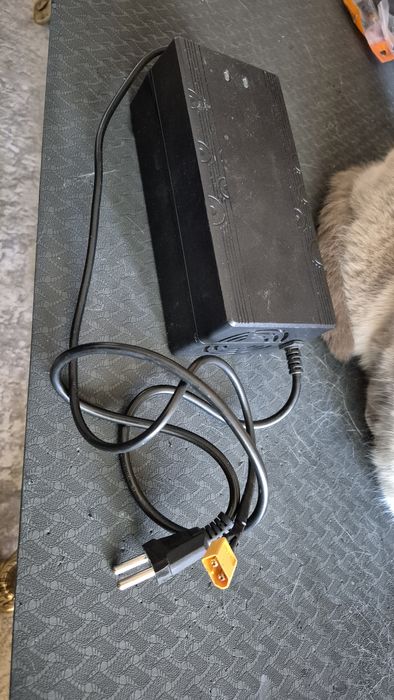 Încărcător baterie Li-Ion 88.2V 21S 5A Mufă XT60