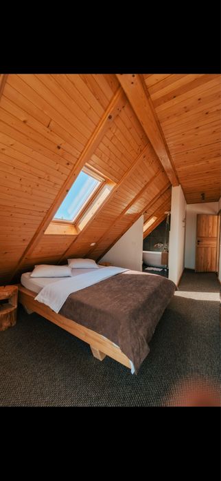 Închiriez cabană! 6 dormitoare fiecare cu baie proprie/jacuzzi inclus