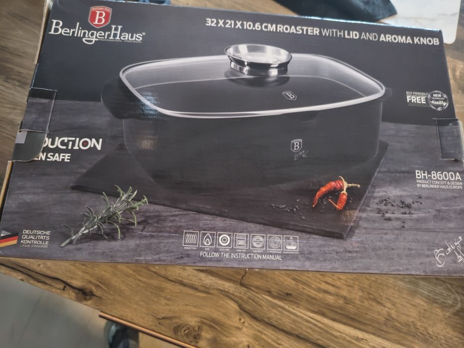 Oala tip tava  cu capac sticla ,fund și pentru inducție ,capac cu picu