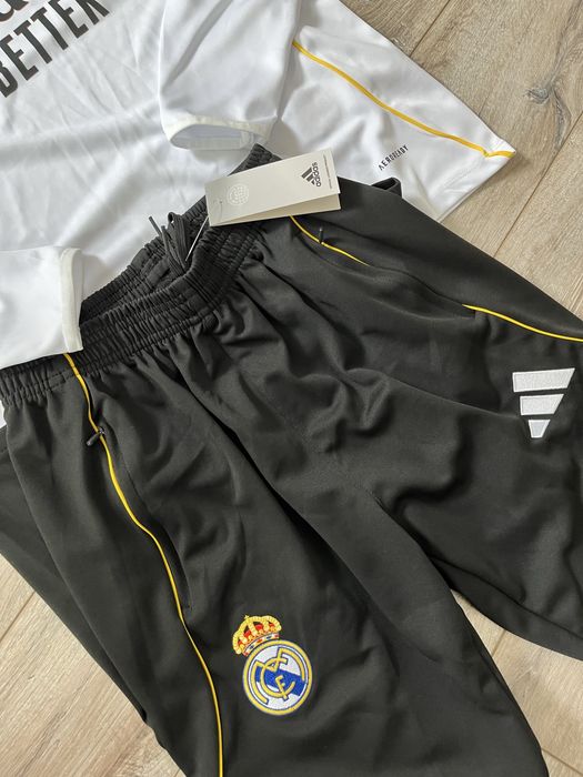 Trebing Real Madrid Adidas sezon 25/26 marime M antrenament