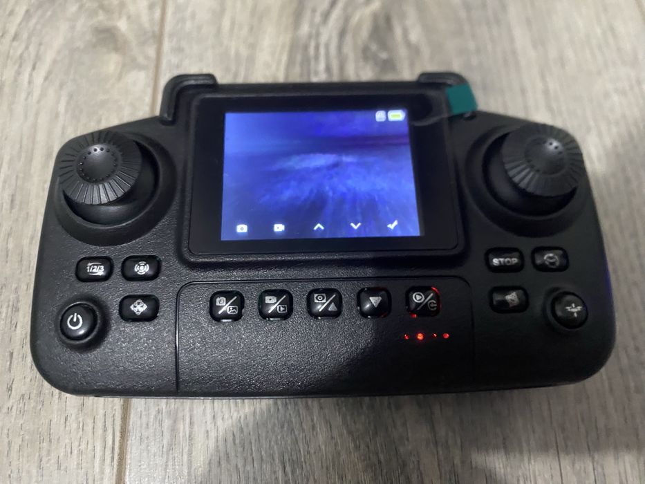 Продам Кводрокоптер дрон с экраном