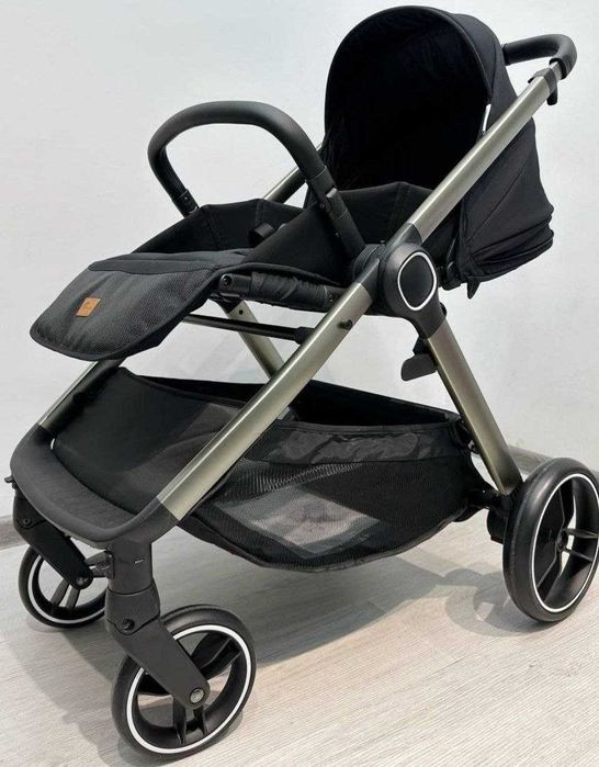Коляска  Teknum 2в1 (чёрного цвета)