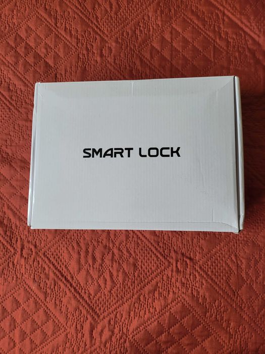 Внос от Сащ . Електронна брава за външна врата с пин код