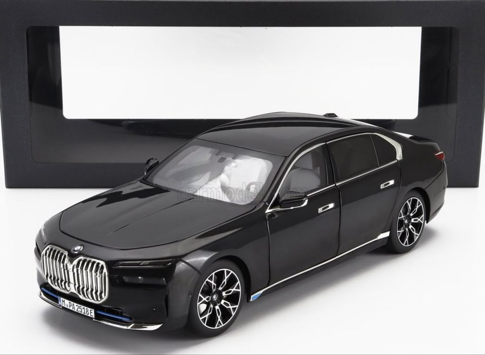 Miniature i7 Sophisto Grey Metallic 1:18