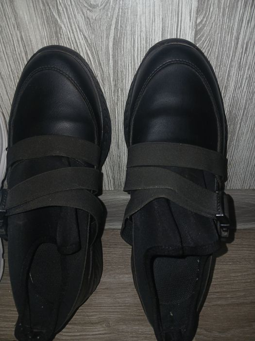 Лот от спортни обувки 40 номер за дама с по- слаб крак.