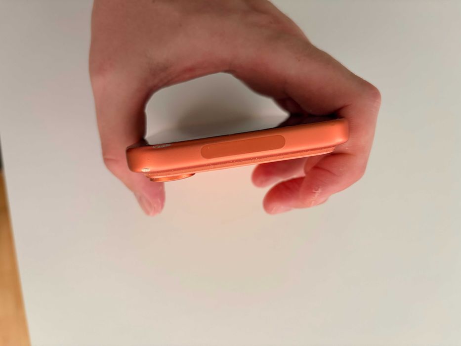 iPhone 17 Pro Max Orange 256 GB със счупен дисплей