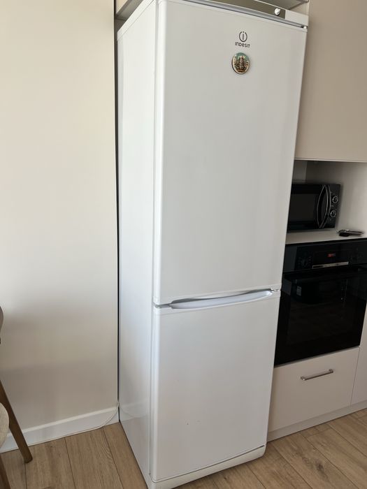 Холодильник Indesit