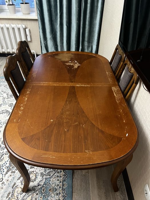 Продам срочно стол.