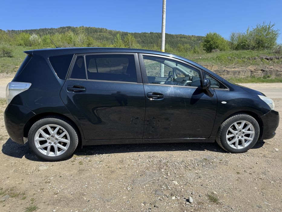 Продавам Toyota Verso