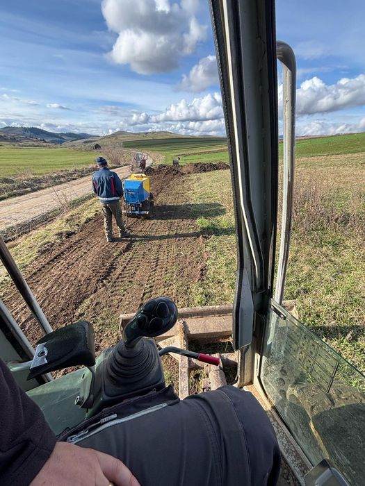 Inchiriez Bobcat miniexcavator cilindru compactor