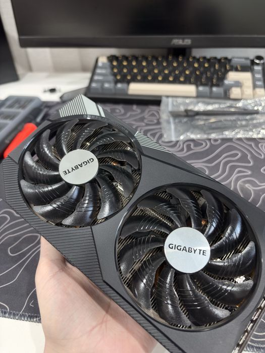 Продам видеокарту Gigabyte RTX 3060 12gb