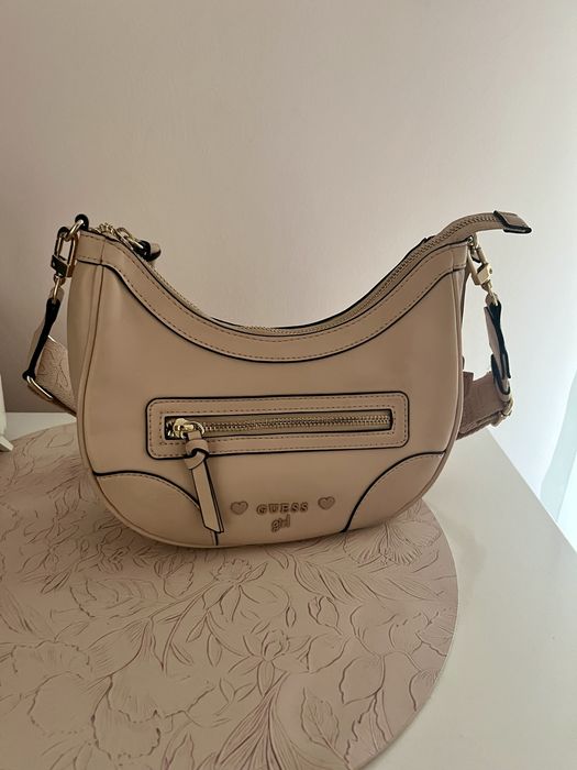 Дамска чантичка guess