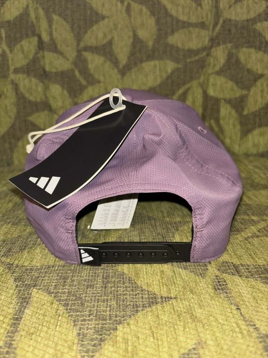 НОВИ шапки с козерка Adidas