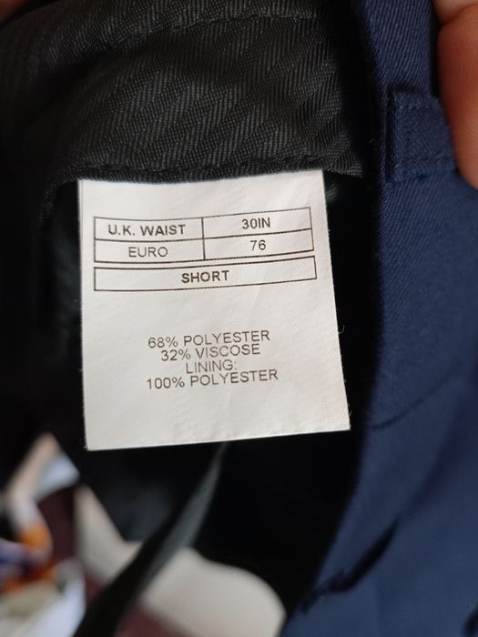 Costum bărbați, citește anunțul.