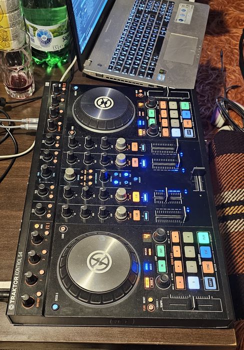 Продавам TRAKTOR Kontrol S4 MK2