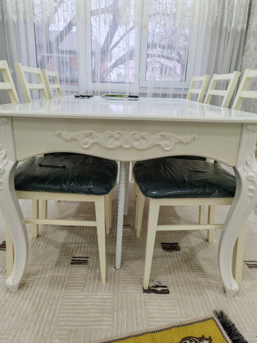 Раскладной стол в гостиную