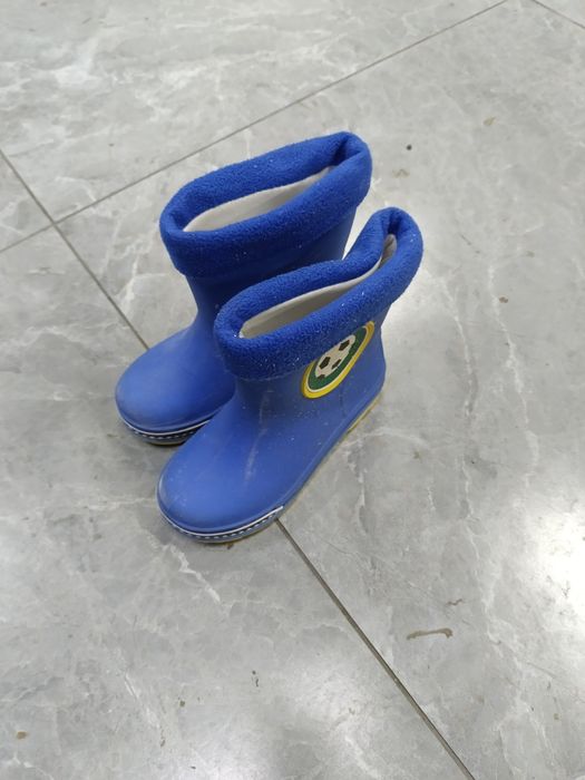 Продам резиновые сапоги