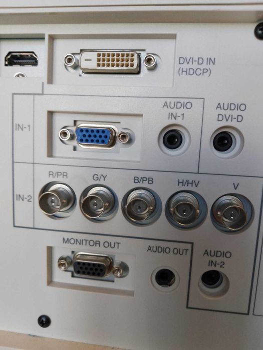 Продавам проектори-2 броя