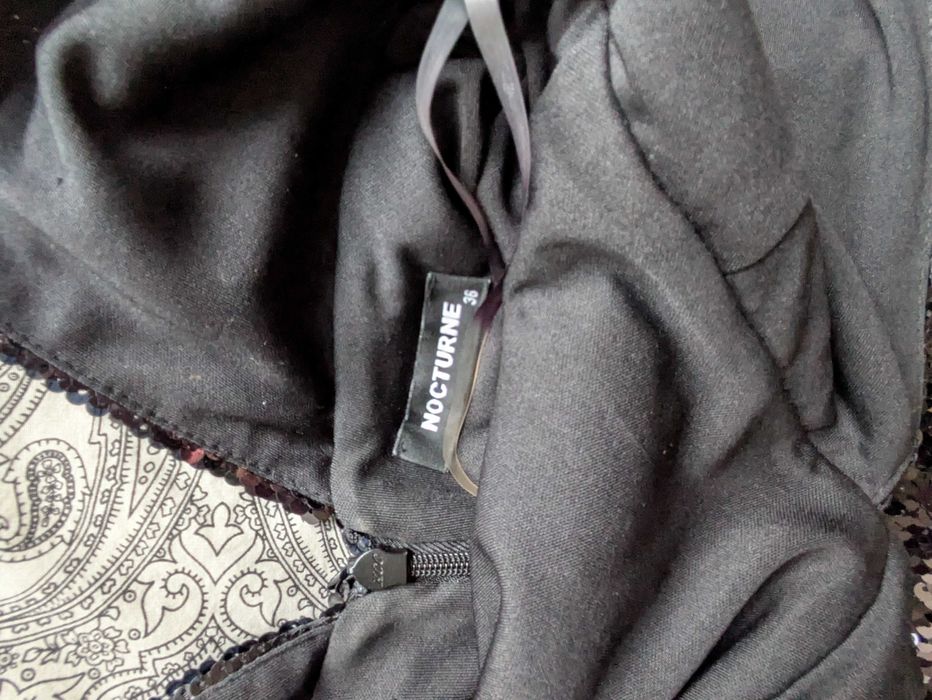 Официална черна рокля с пайети,носена веднъж