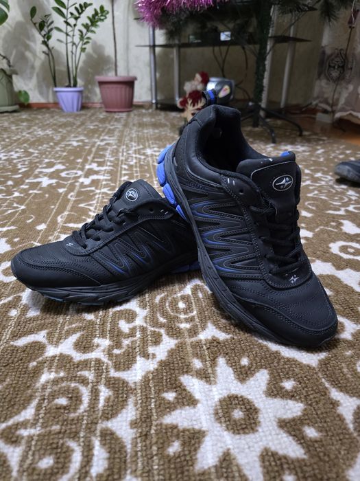 Продам кроссовки дешево