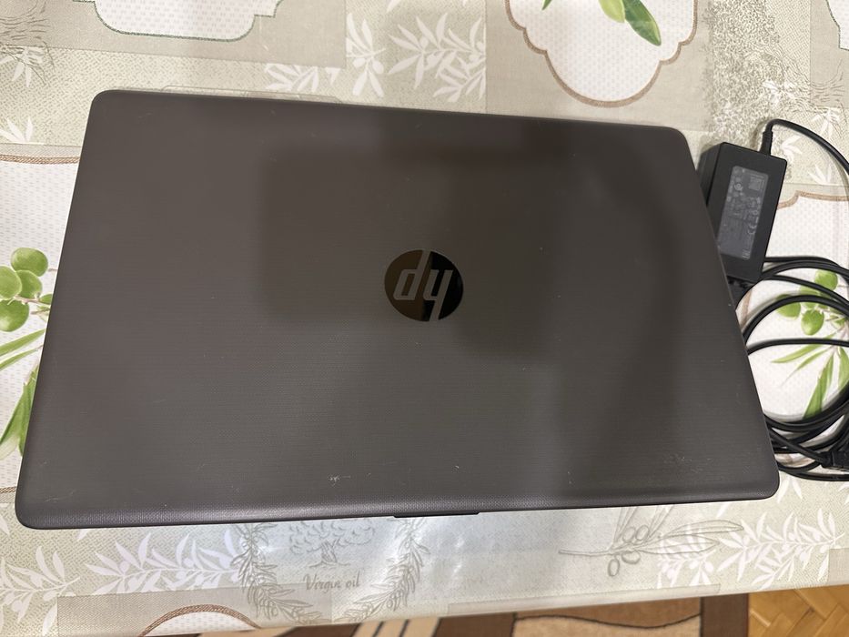 Лаптоп HP i3-7020U, 8GB DDR4
