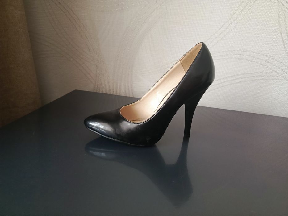 Туфли  лакированные б/у