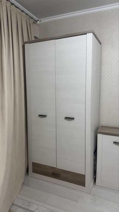 Шкаф и тумбочка для детской