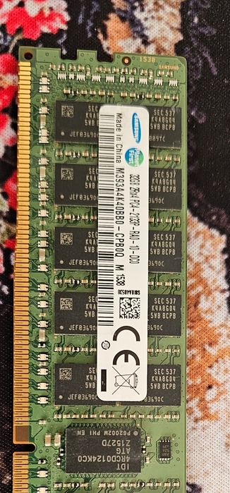 Vând modul 32 GB DDR4 server ECC
