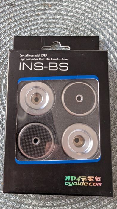 Oyaide INS-BS и Oyaide INS-CFX Base Insulator Крачета Месинг и Карбон